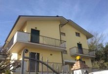 CASA SINGOLA VICINANZE URBINO